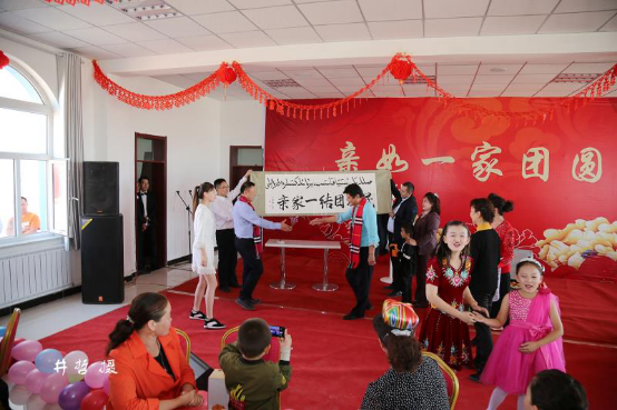 慰问演出庆中秋亲如一家团圆情